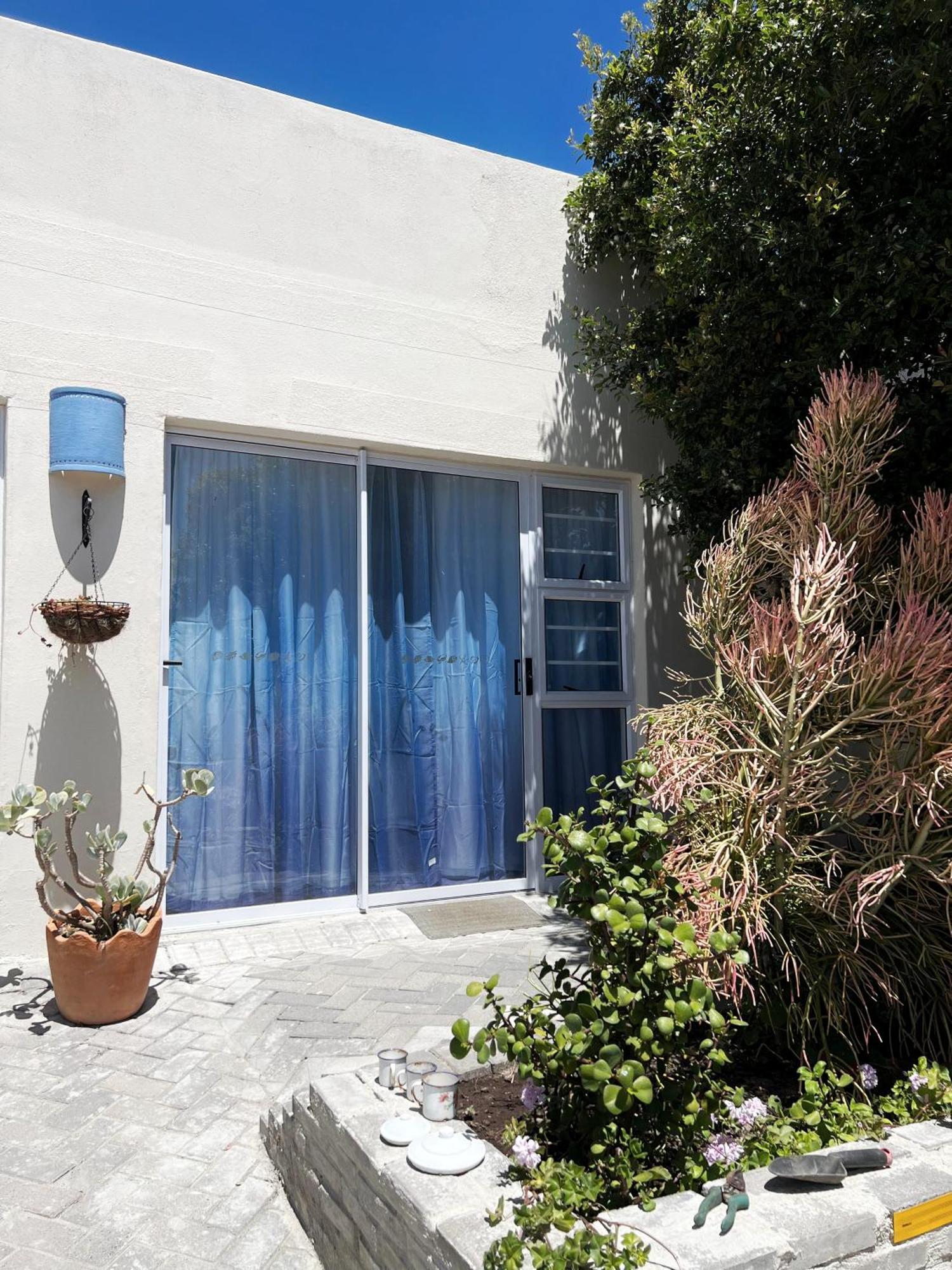 Coastal House - 2br And Self Catering Hébergement de vacances Le Cap