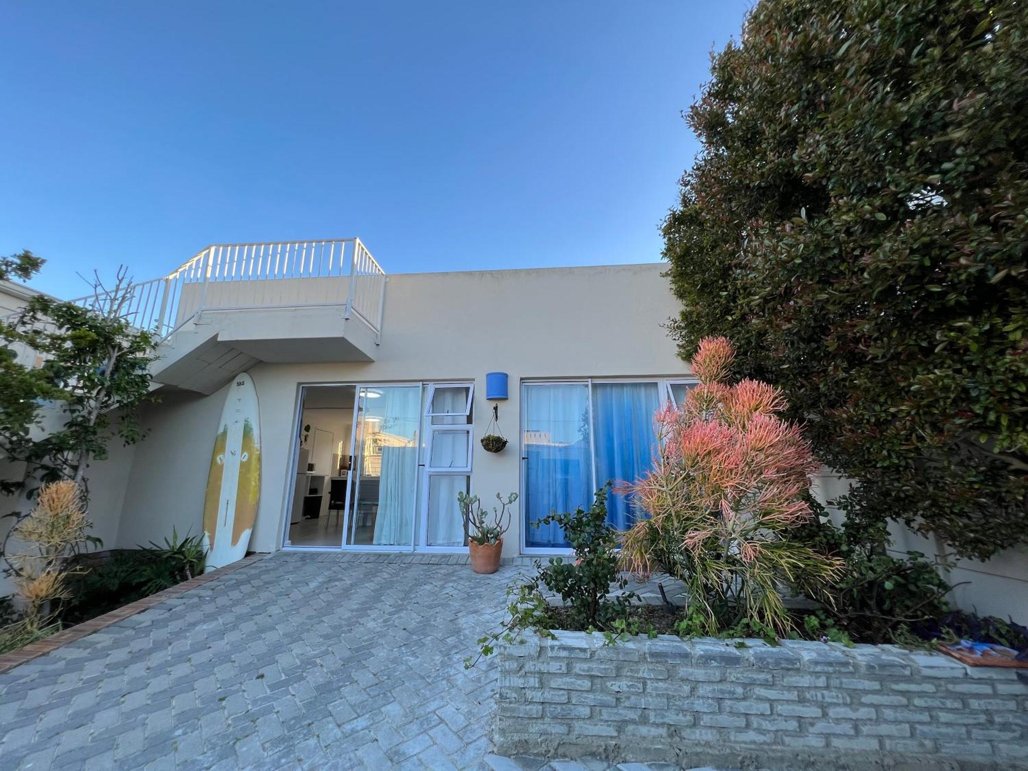 Coastal House - 2br And Self Catering Hébergement de vacances Le Cap