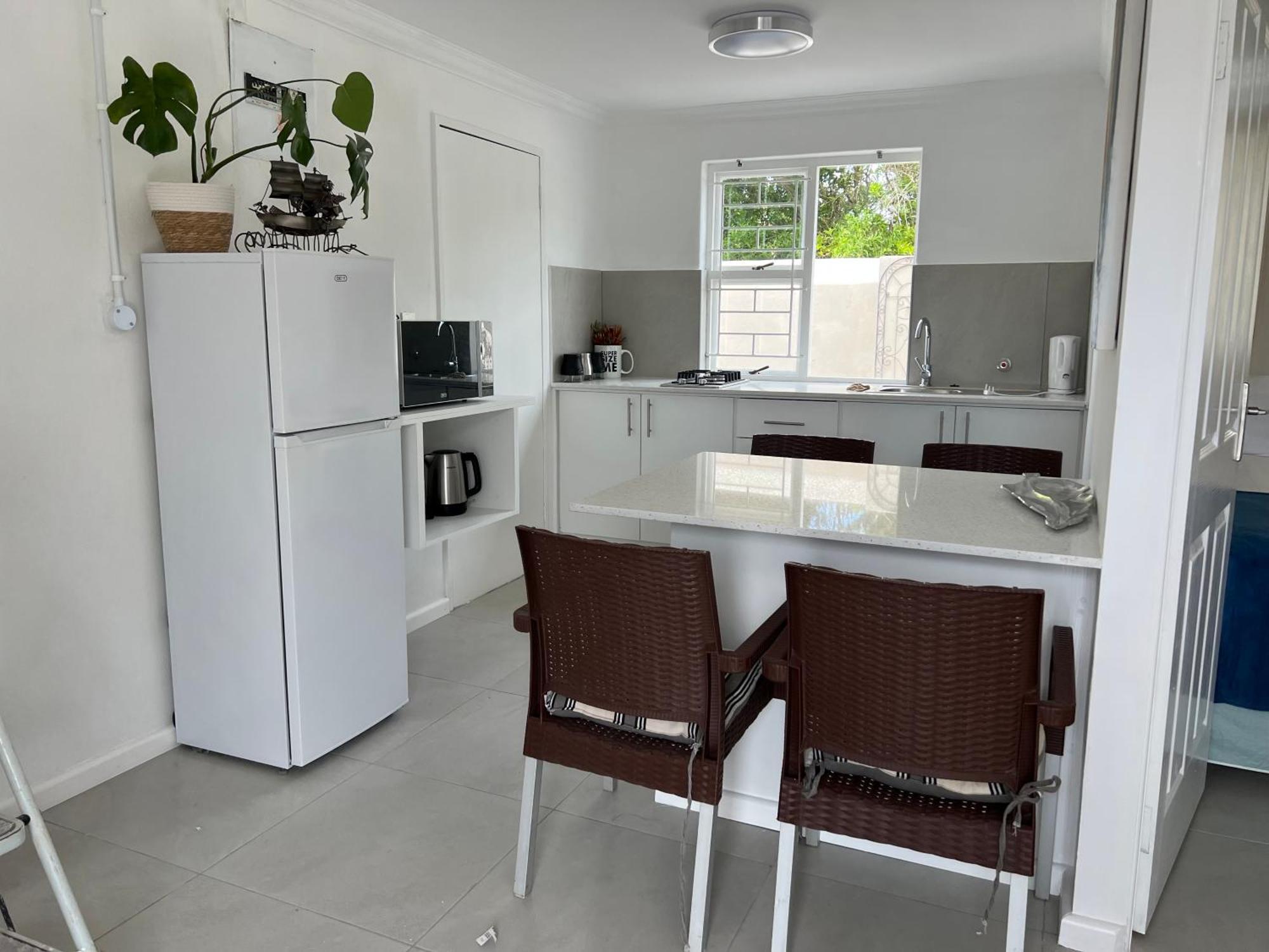 Coastal House - 2br And Self Catering Hébergement de vacances Le Cap